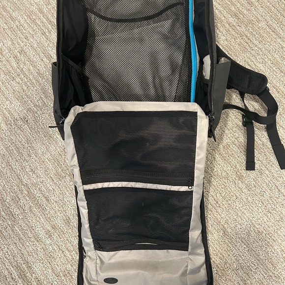 Nomatic Backpack. Best backpack I ever owned. - Picture 5 of 5